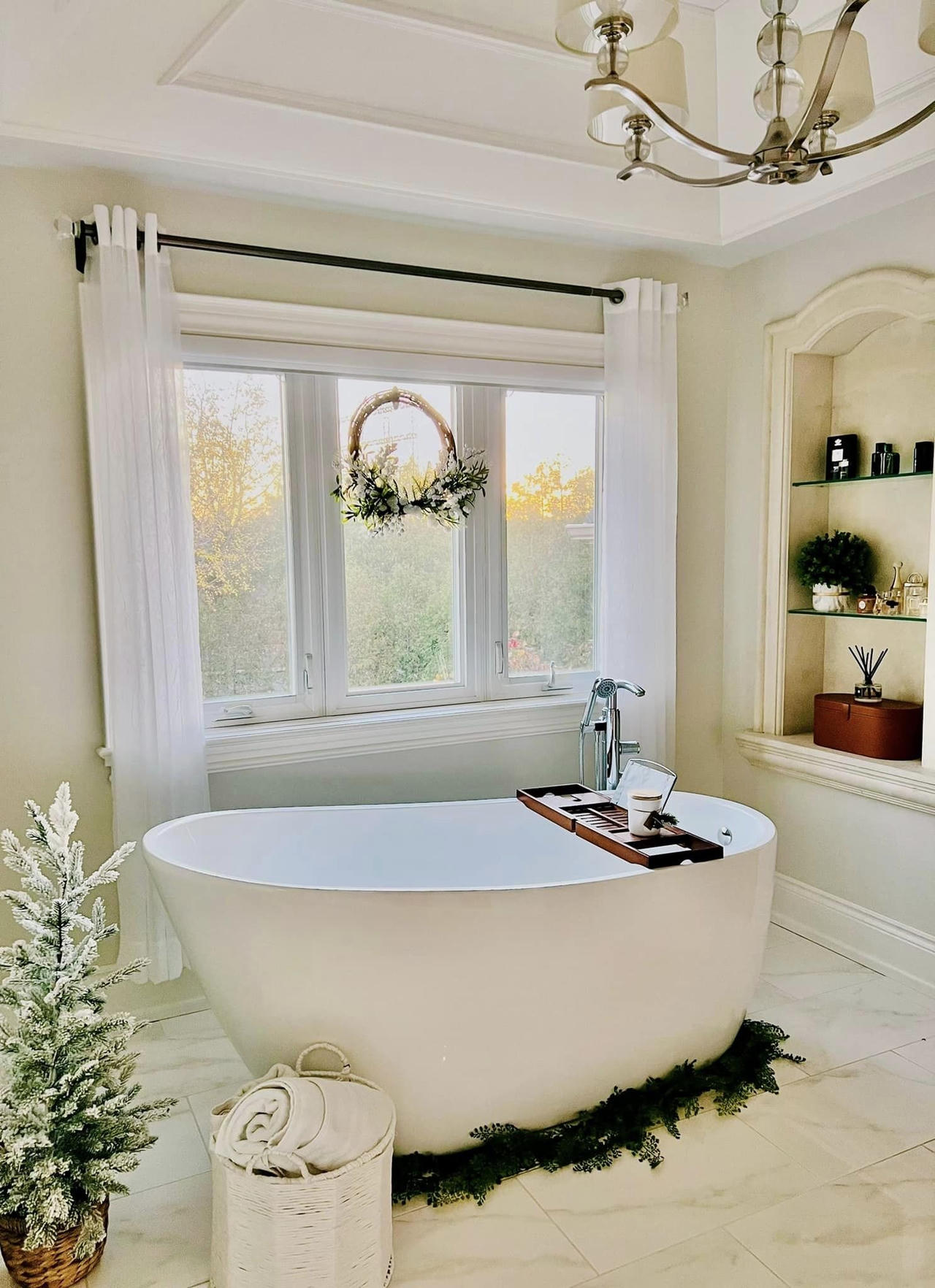 Chiêm ngưỡng ngôi nhà của vợ chồng người Việt tại thành phố đông dân và đắt đỏ bậc nhất Canada