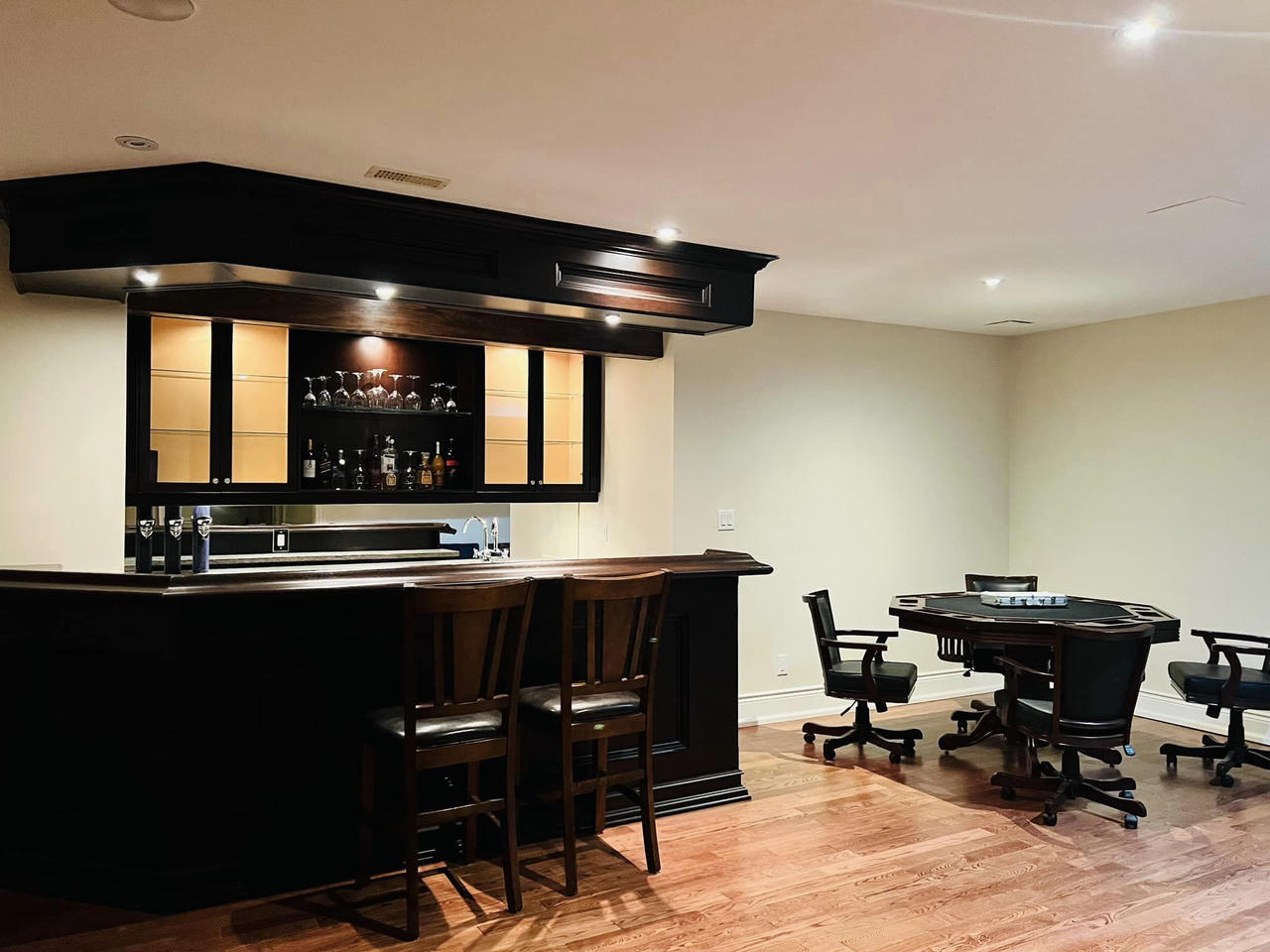 Chiêm ngưỡng ngôi nhà của vợ chồng người Việt tại thành phố đông dân và đắt đỏ bậc nhất Canada