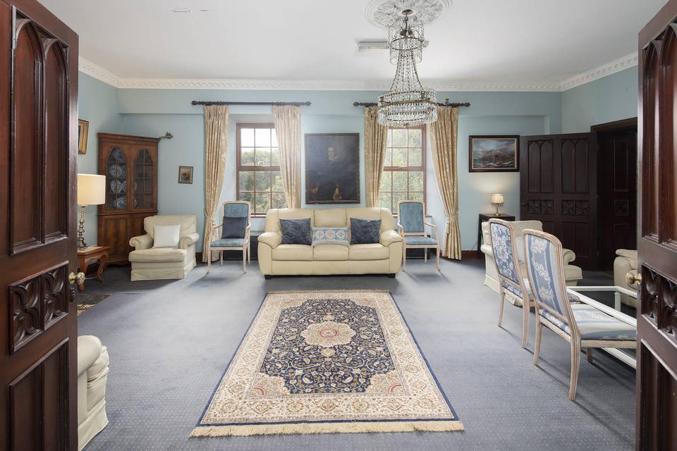 Tòa lâu đài gần 1.000 năm tuổi có giá 2,3 triệu USD