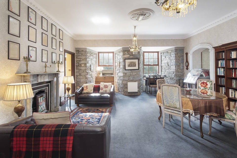 Tòa lâu đài gần 1.000 năm tuổi có giá 2,3 triệu USD