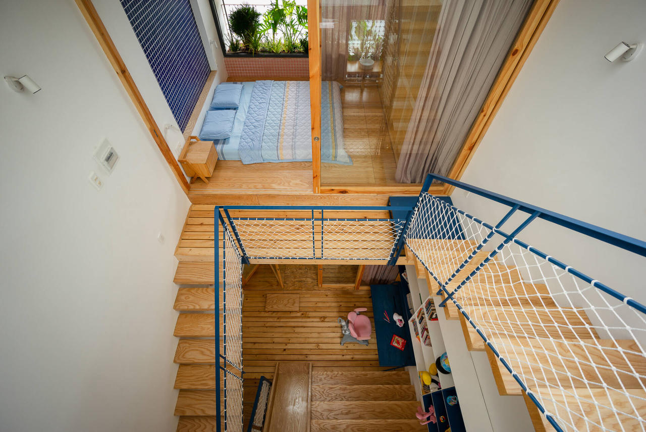 Ngôi nhà ống 5 tầng vỏn vẹn trong 40m2 thiết kế để hai con nhỏ thỏa sức sáng tạo 