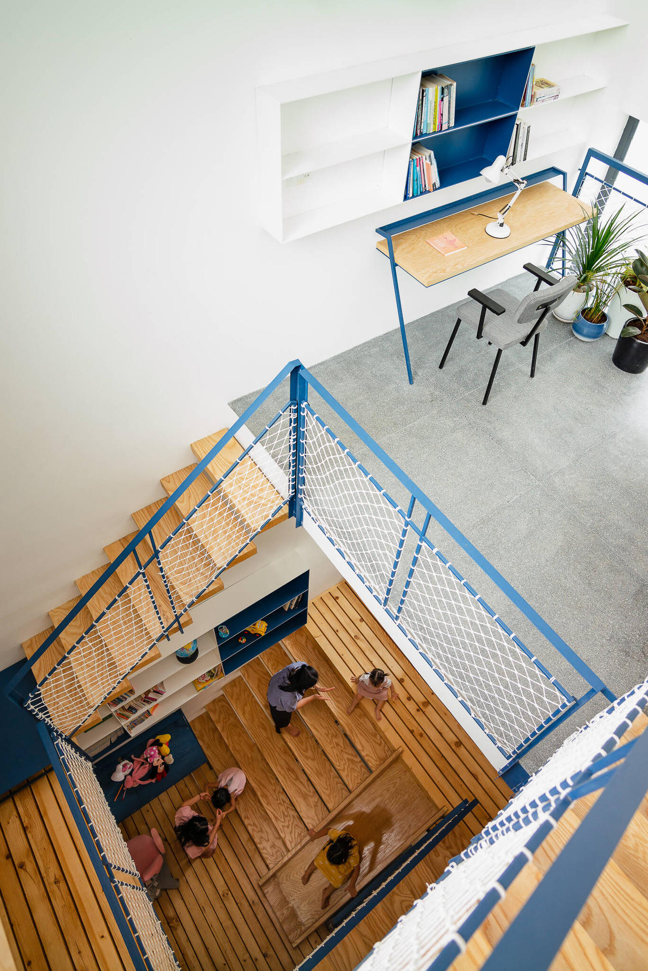 Ngôi nhà ống 5 tầng vỏn vẹn trong 40m2 thiết kế để hai con nhỏ thỏa sức sáng tạo 