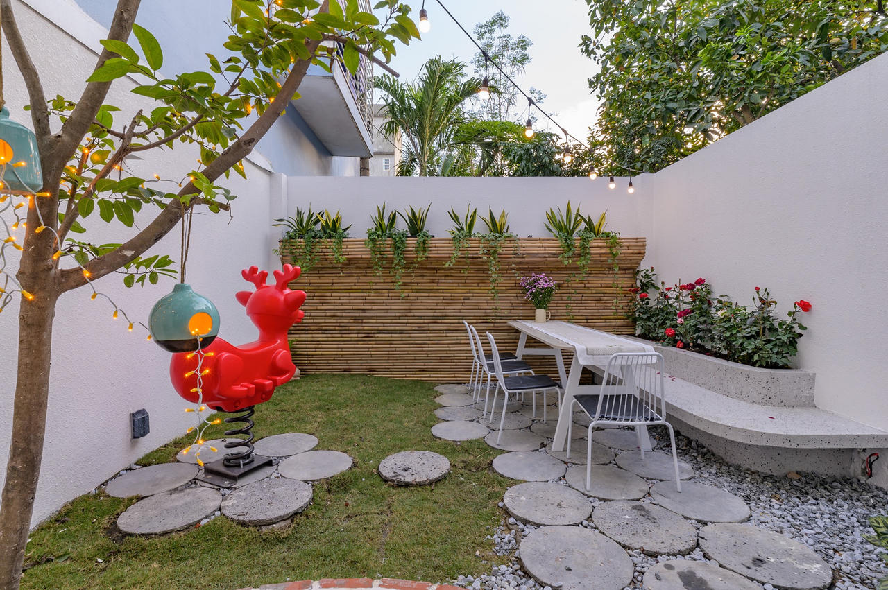 Ngôi nhà nhiều công năng với sân vườn siêu rộng trên tổng diện tích 75m2