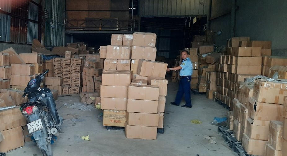 Phát hiện 5 kho chứa và xưởng sản xuất dầu gội giả tại TP HCM