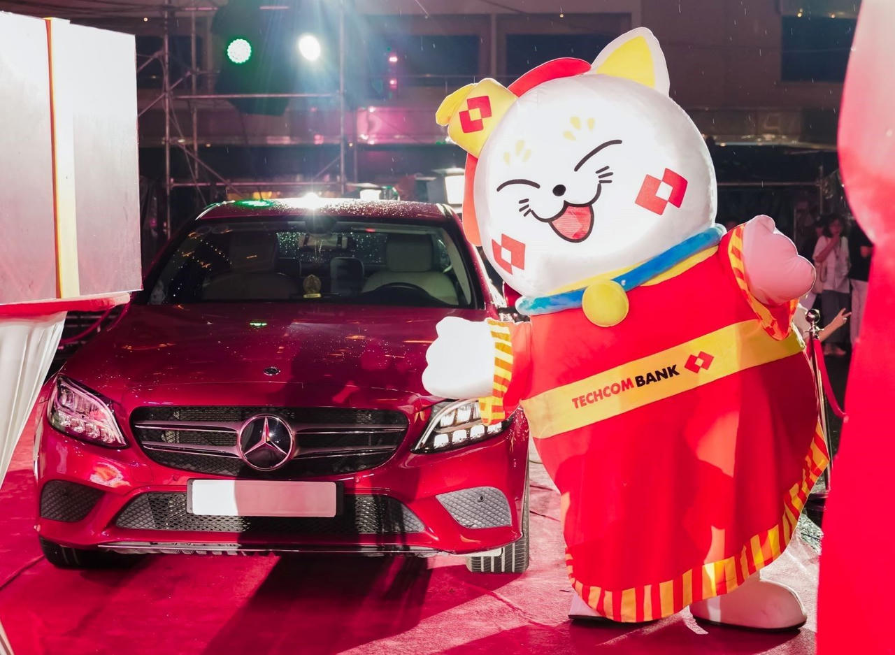 Techcombank tri ân khách hàng hàng trăm nghìn quà tặng ‘Mèo Đại Cát’ trị giá đến 100 tỷ đồng
