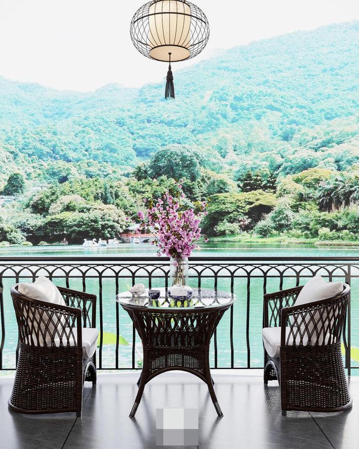 Biệt thự Đông Dương bên hồ mát mẻ, gió lộng cả ngày ở Hà Nội