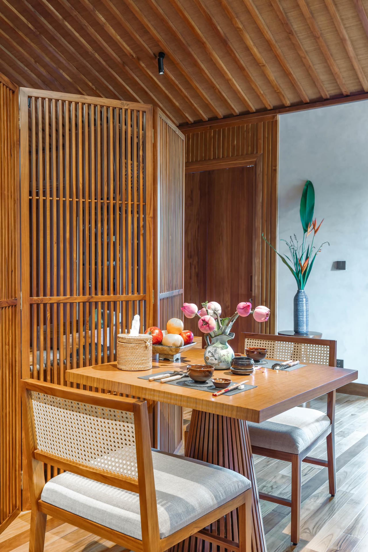 Ngôi nhà 350m2 lai tạo giữa phong cách Japandi tối giản và Scandinavian lịch lãm hiện đại 