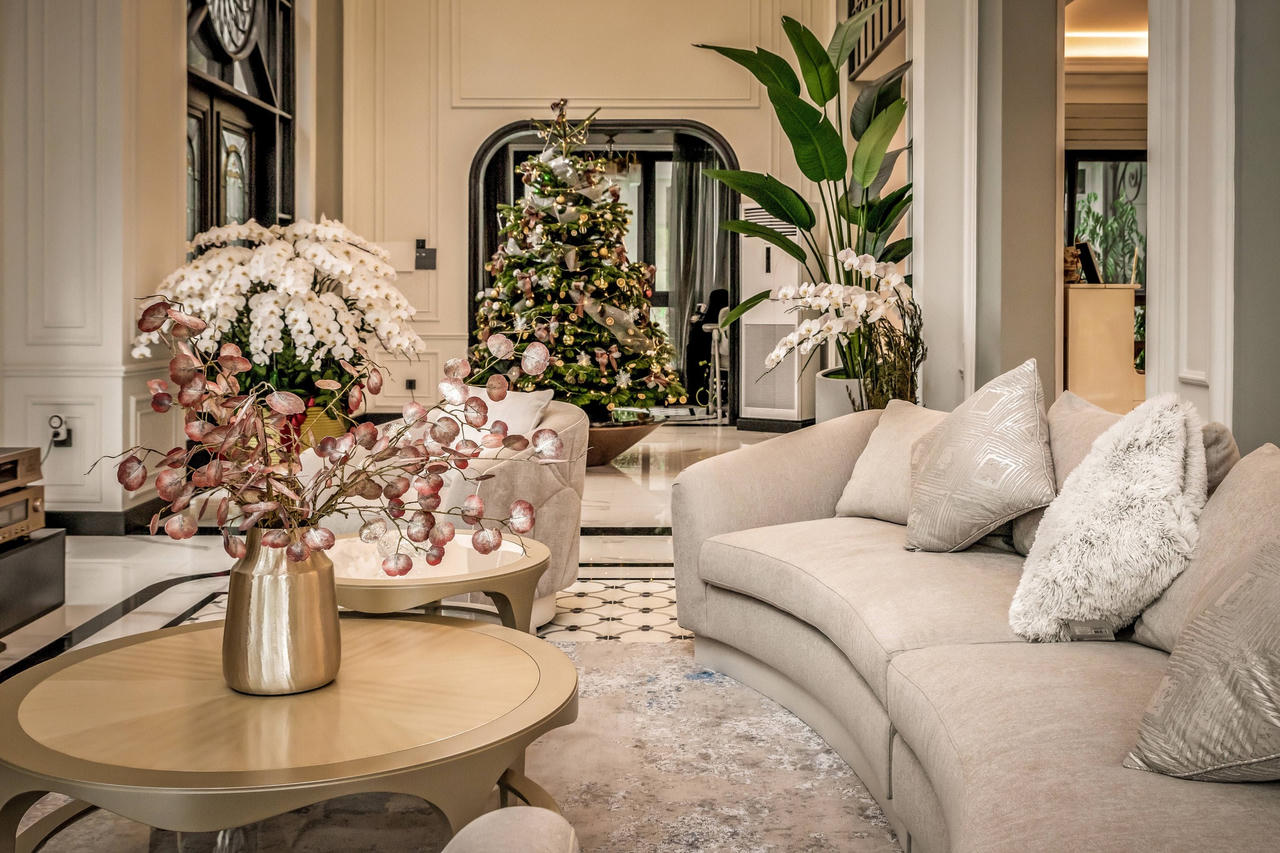 Mang phong cách Neo Classic vào căn villa rộng hơn 1000m2 giữa trung tâm Sài Gòn