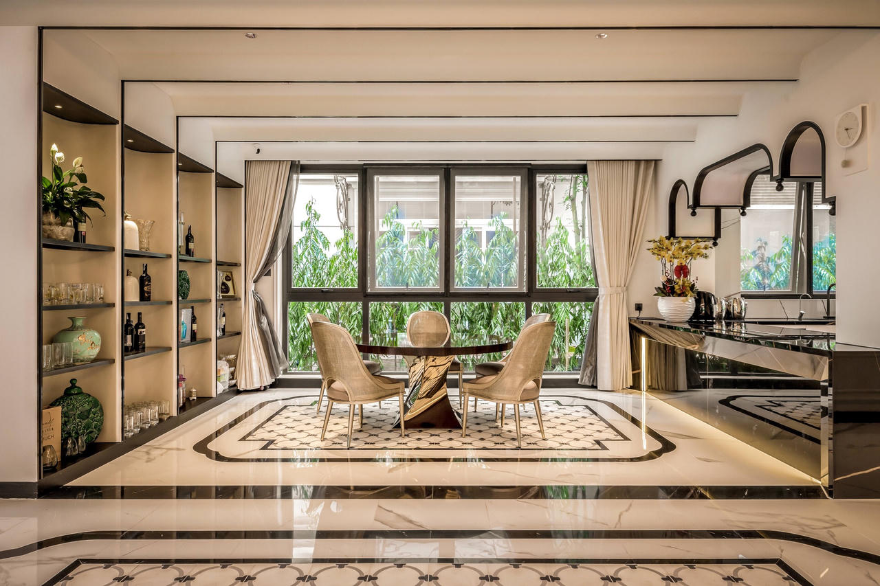 Mang phong cách Neo Classic vào căn villa rộng hơn 1000m2 giữa trung tâm Sài Gòn