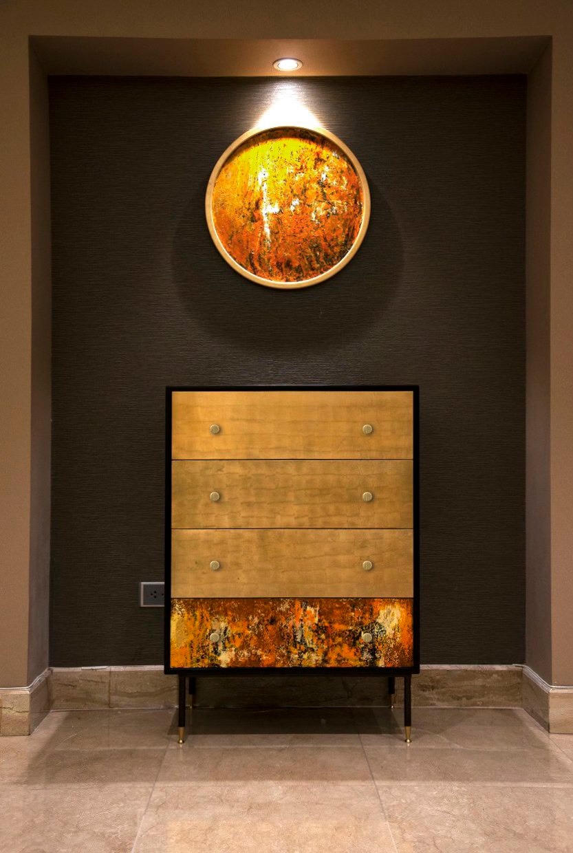 Ngôi nhà theo phong thủy Á Đông cho vợ chồng người Châu Âu có niềm đam mê với nghệ thuật sơn mài 