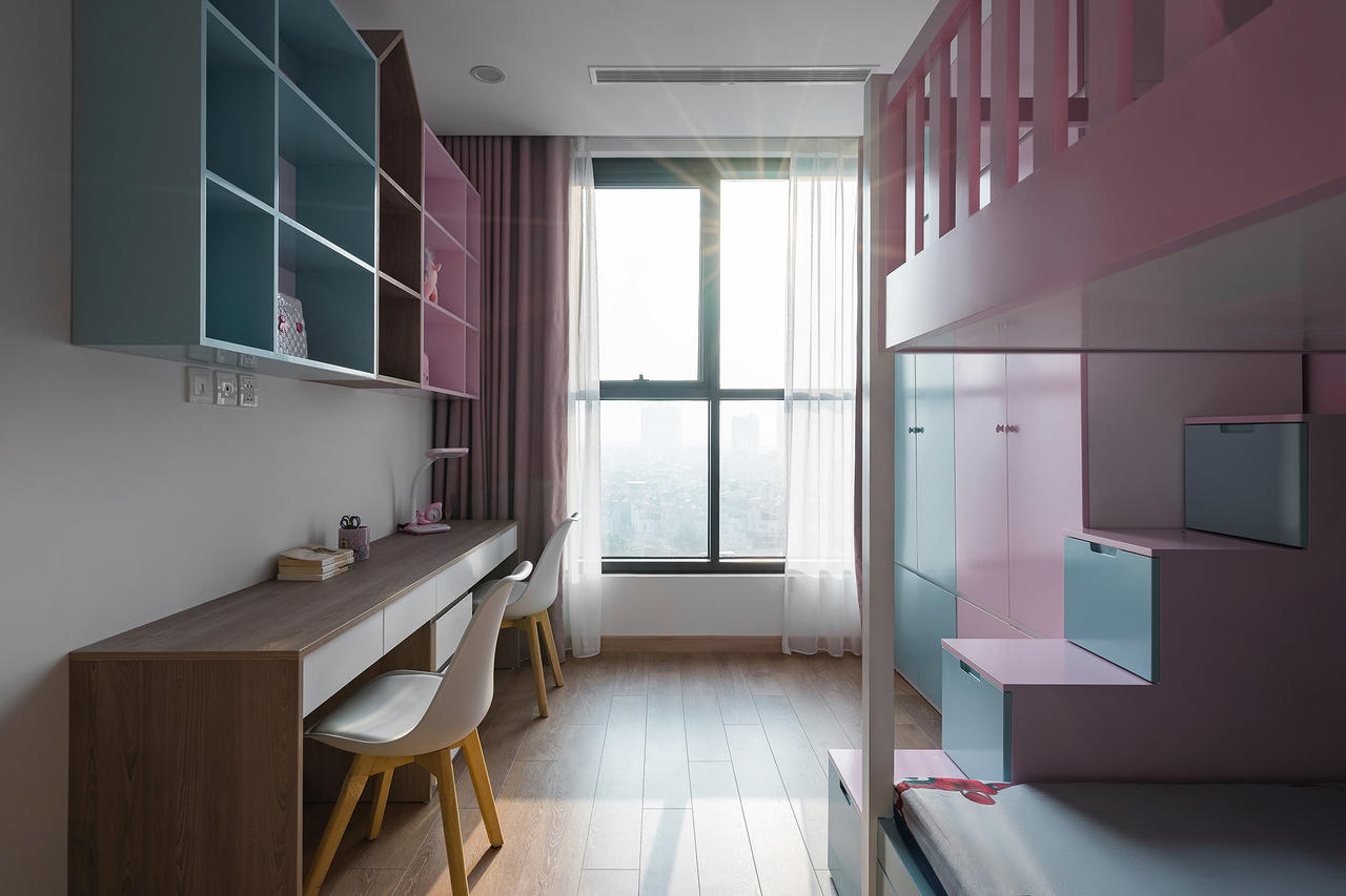 Căn hộ mang phong cách Modernism được decor với gam màu trầm, sang trọng