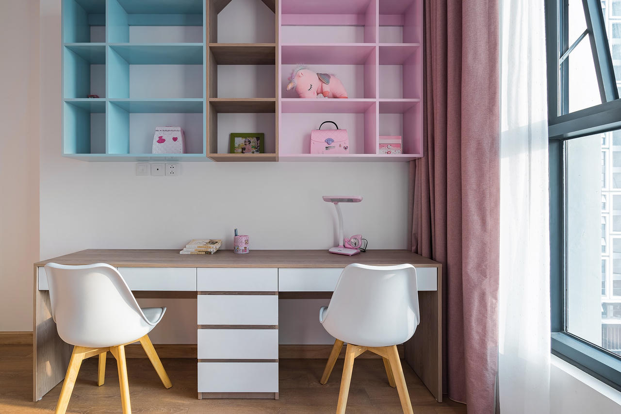 Căn hộ mang phong cách Modernism được decor với gam màu trầm, sang trọng