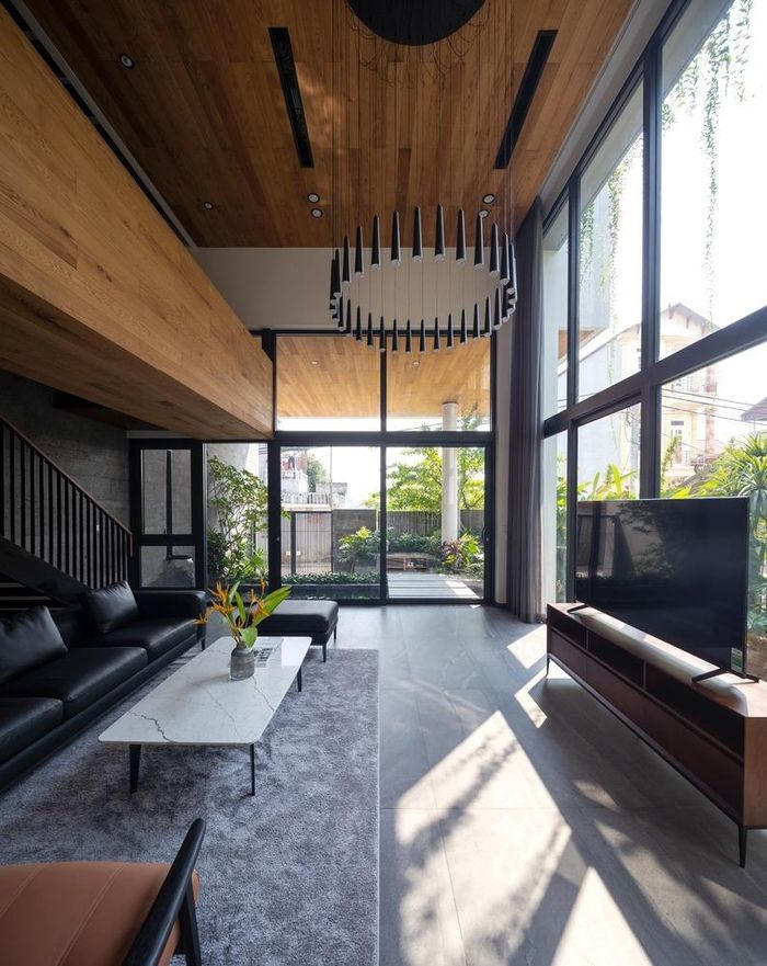 Nhà 400 m2 có vườn cây, hồ cá bên trong