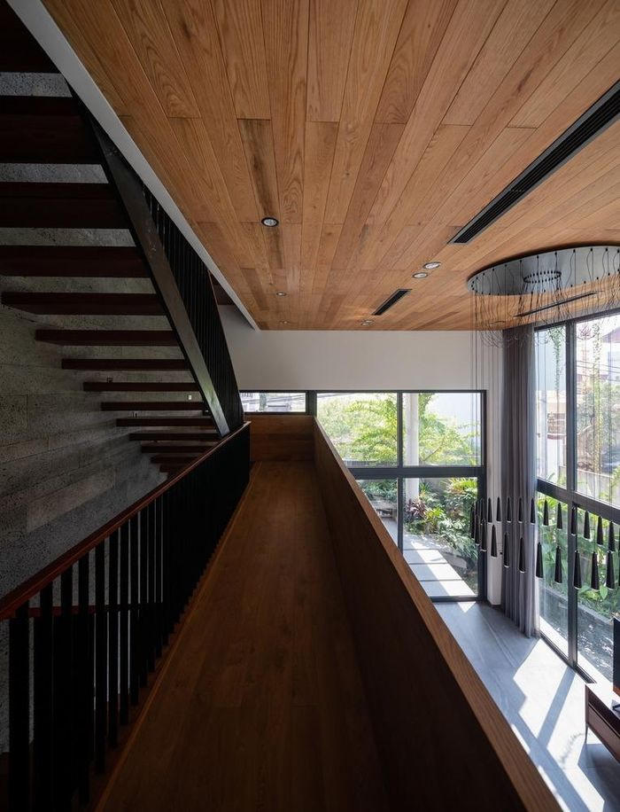 Nhà 400 m2 có vườn cây, hồ cá bên trong