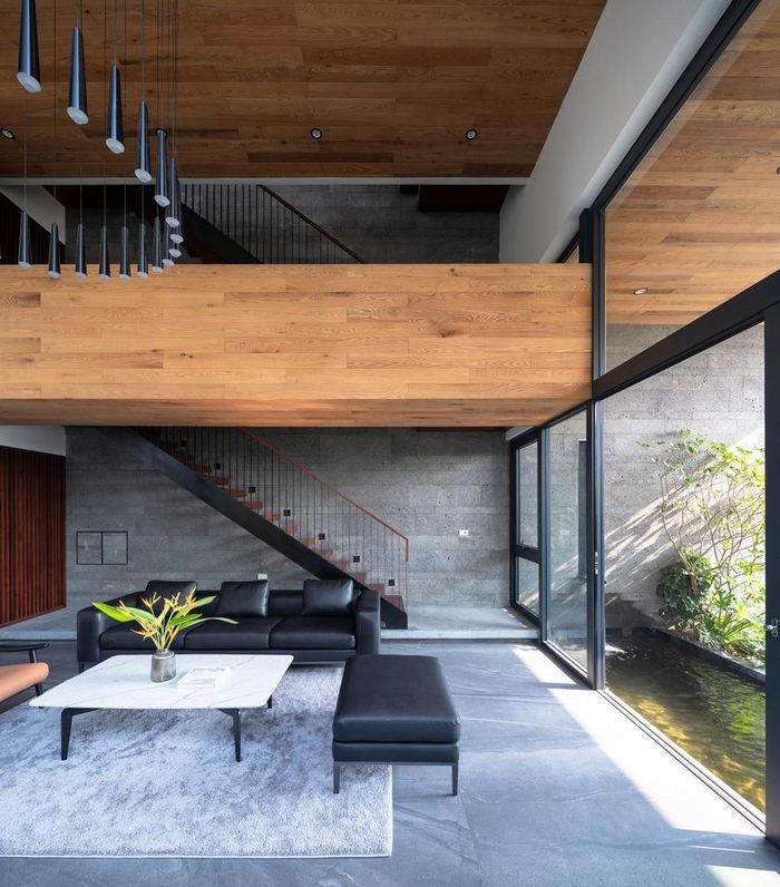 Nhà 400 m2 có vườn cây, hồ cá bên trong