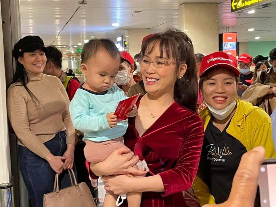 Hành trình đầy cảm xúc trên chuyến bay chở “giấc mơ” Tết đoàn viên cho người lao động xa quê