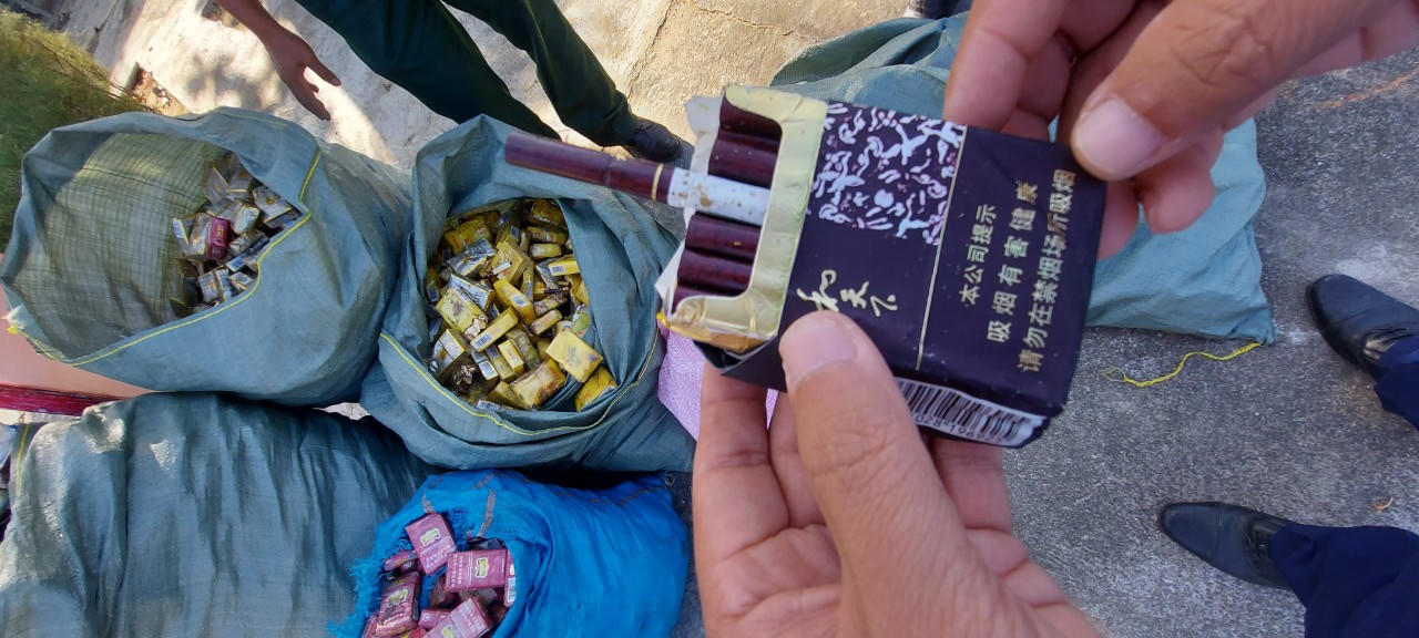 Tạm giữ trên 19.000 bao thuốc lá trôi dạt vào bờ biển thuộc địa bàn Ninh Thuận