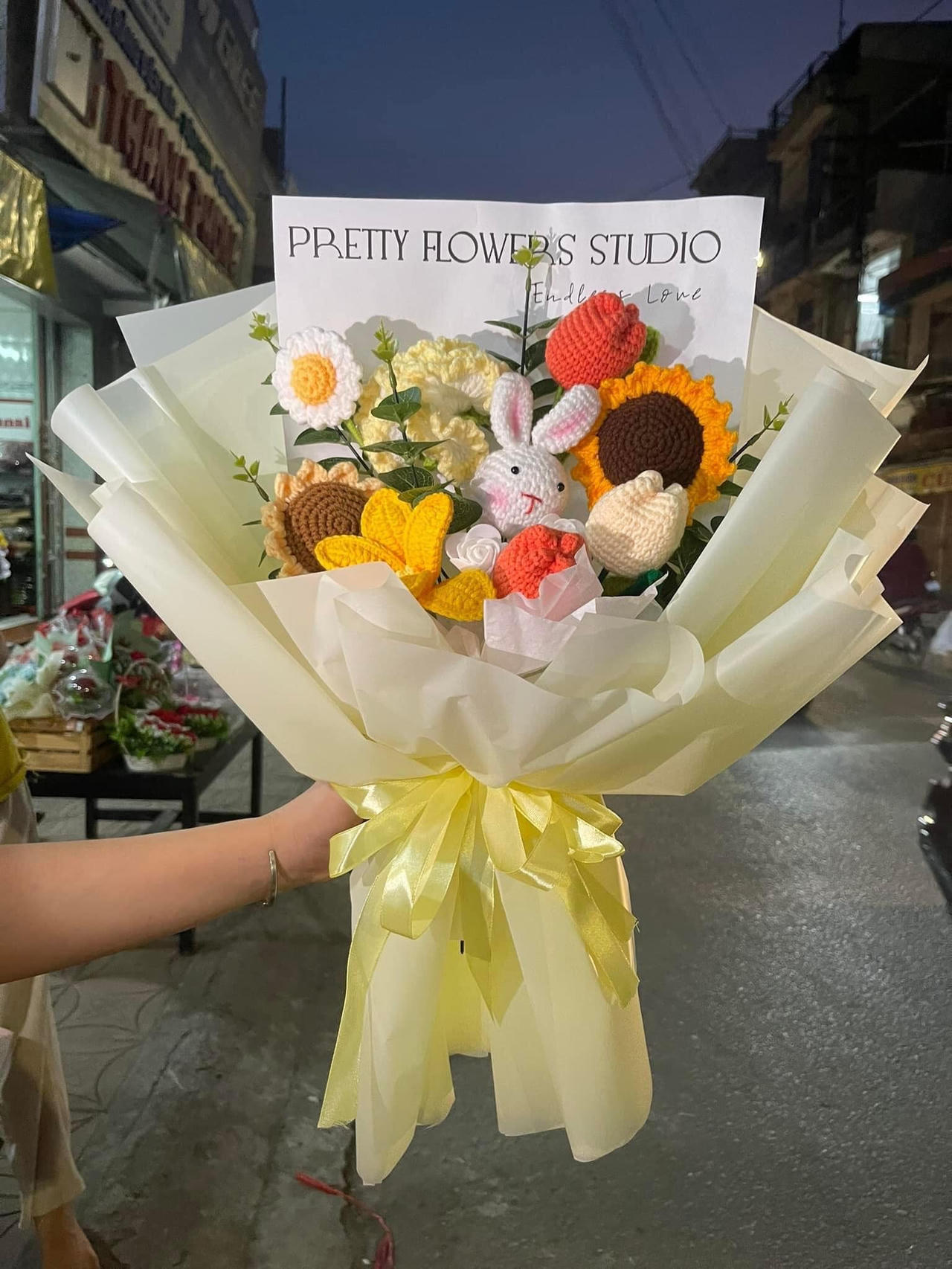 Những món quà Valentine độc lạ khiến chị em thích mê