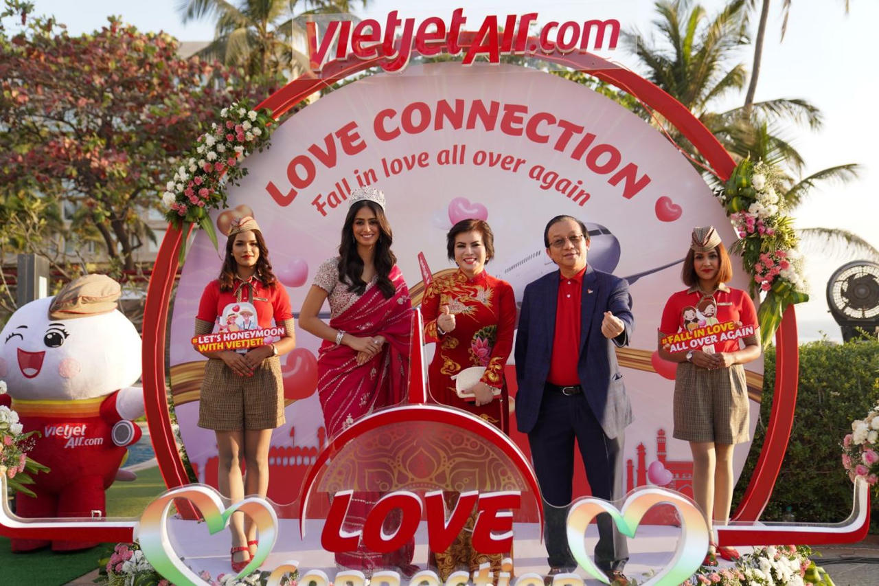 'Rước dâu' theo kiểu Ấn Độ trên độ cao 10.000 mét