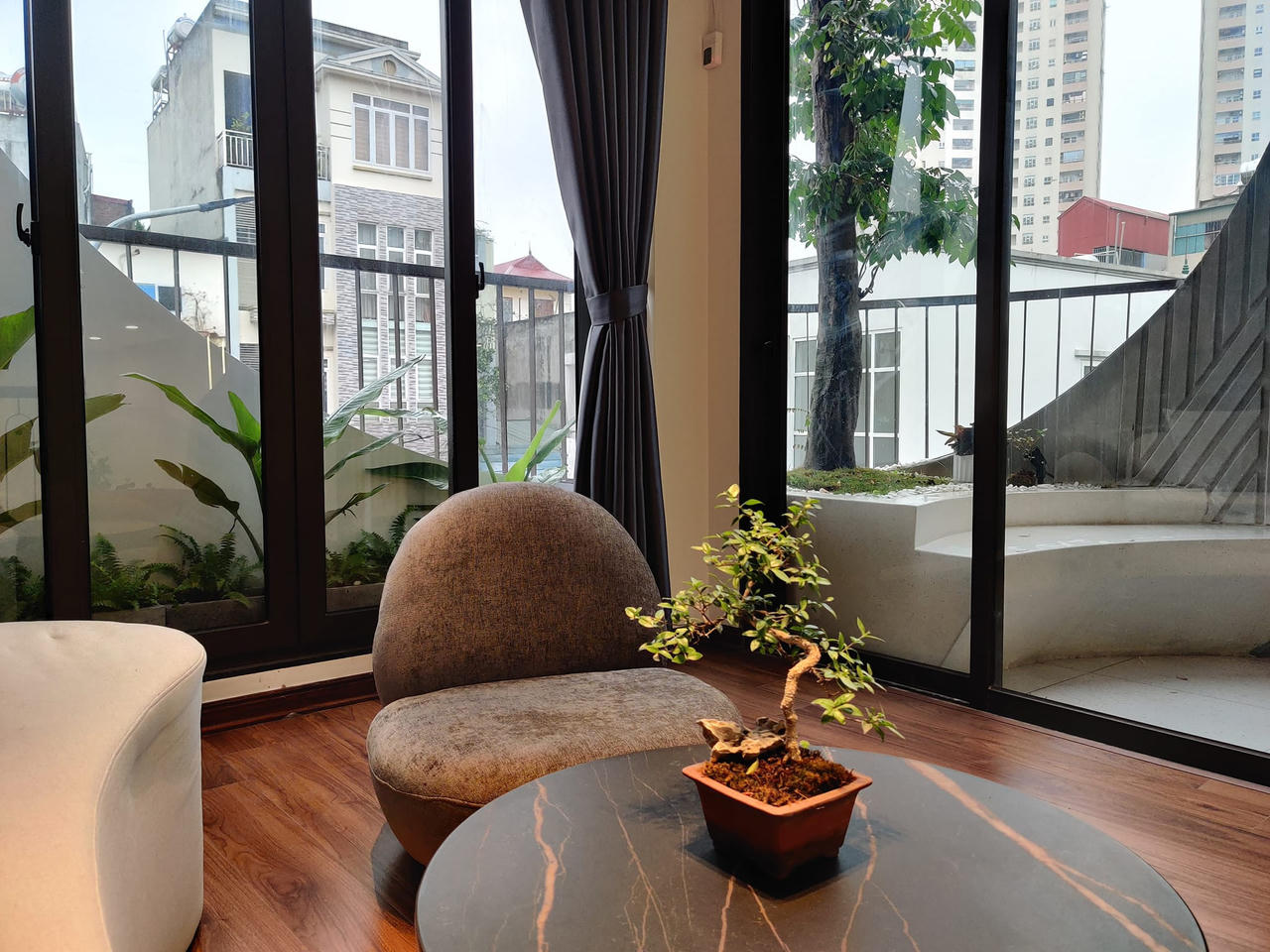 Mảnh đất méo, rộng 44m2 hóa không gian nghỉ dưỡng cực chill cho gia đình nhỏ