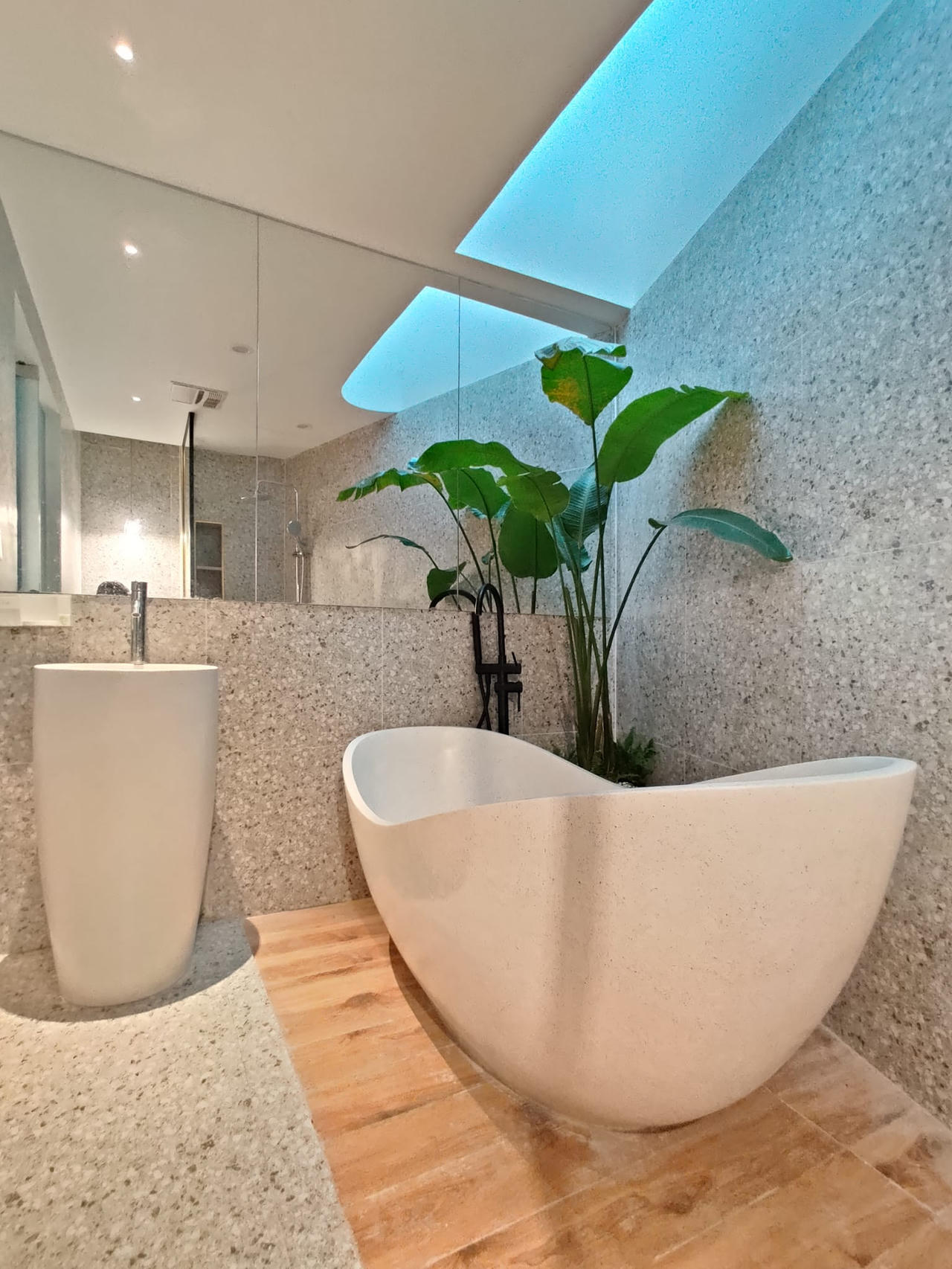 Mảnh đất méo, rộng 44m2 hóa không gian nghỉ dưỡng cực chill cho gia đình nhỏ