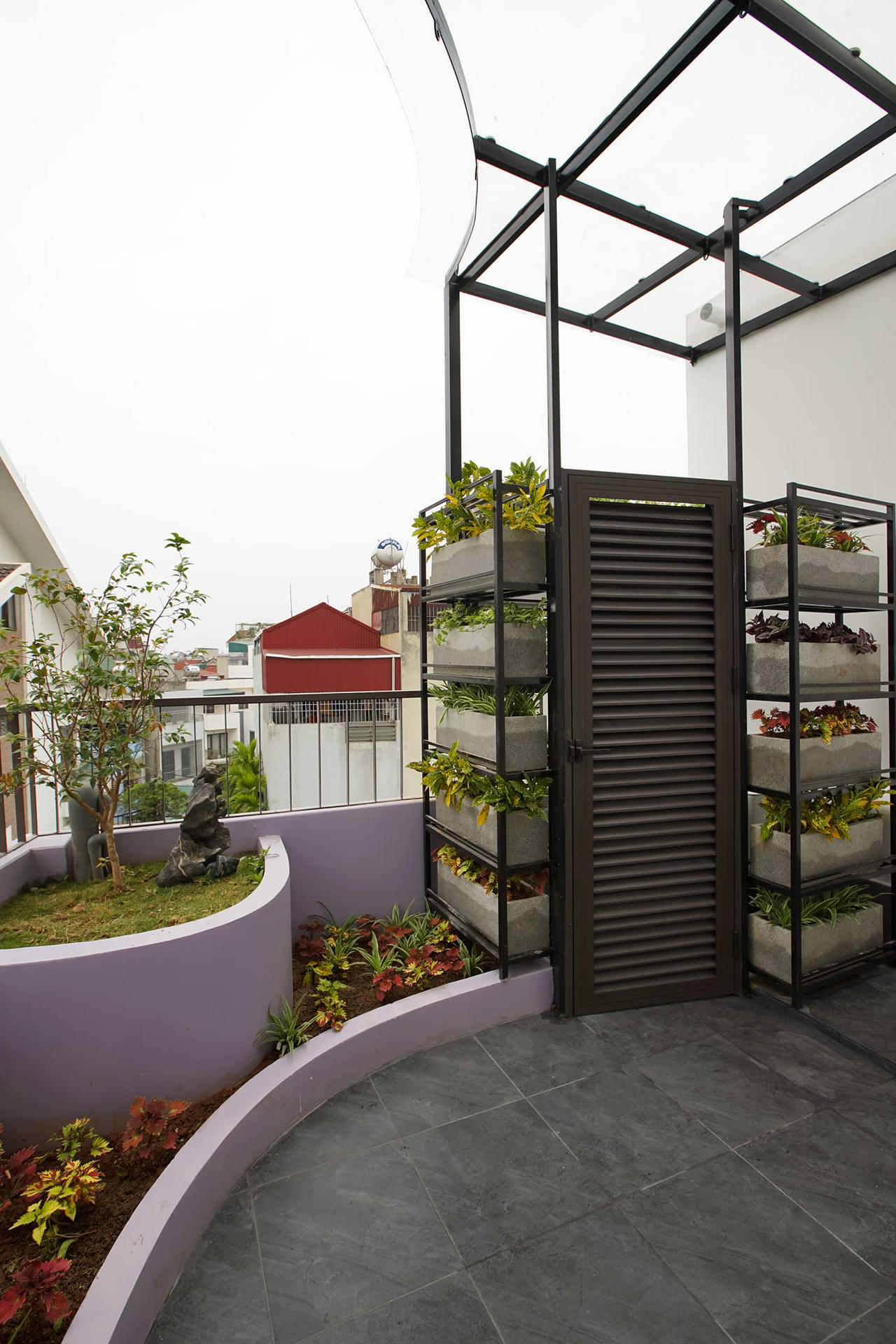 Mảnh đất méo, rộng 44m2 hóa không gian nghỉ dưỡng cực chill cho gia đình nhỏ