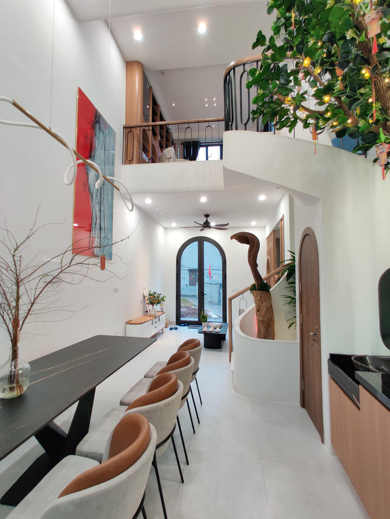 Mảnh đất méo, rộng 44m2 hóa không gian nghỉ dưỡng cực chill cho gia đình nhỏ