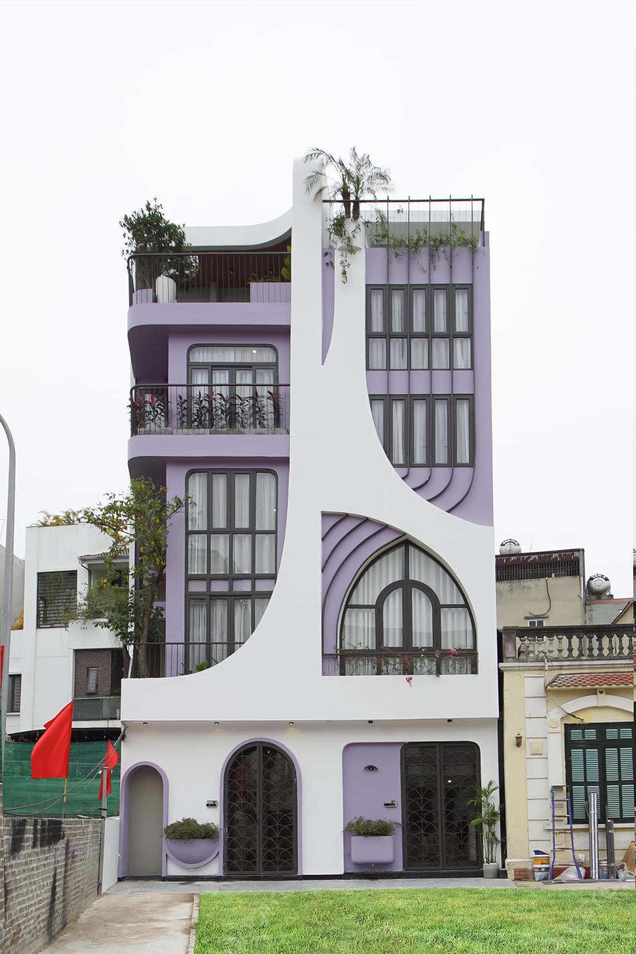 Mảnh đất méo, rộng 44m2 hóa không gian nghỉ dưỡng cực chill cho gia đình nhỏ