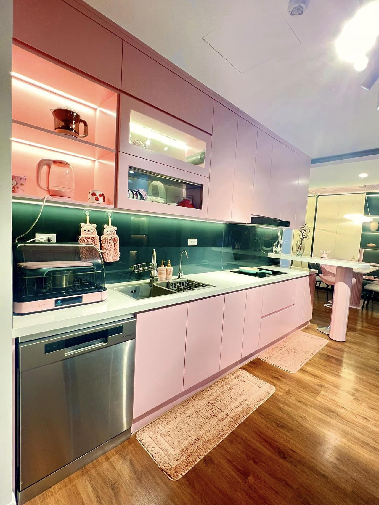 Giữ “lửa tình yêu”, chồng chi 700 triệu tặng vợ ngôi nhà đẹp như phim Hàn