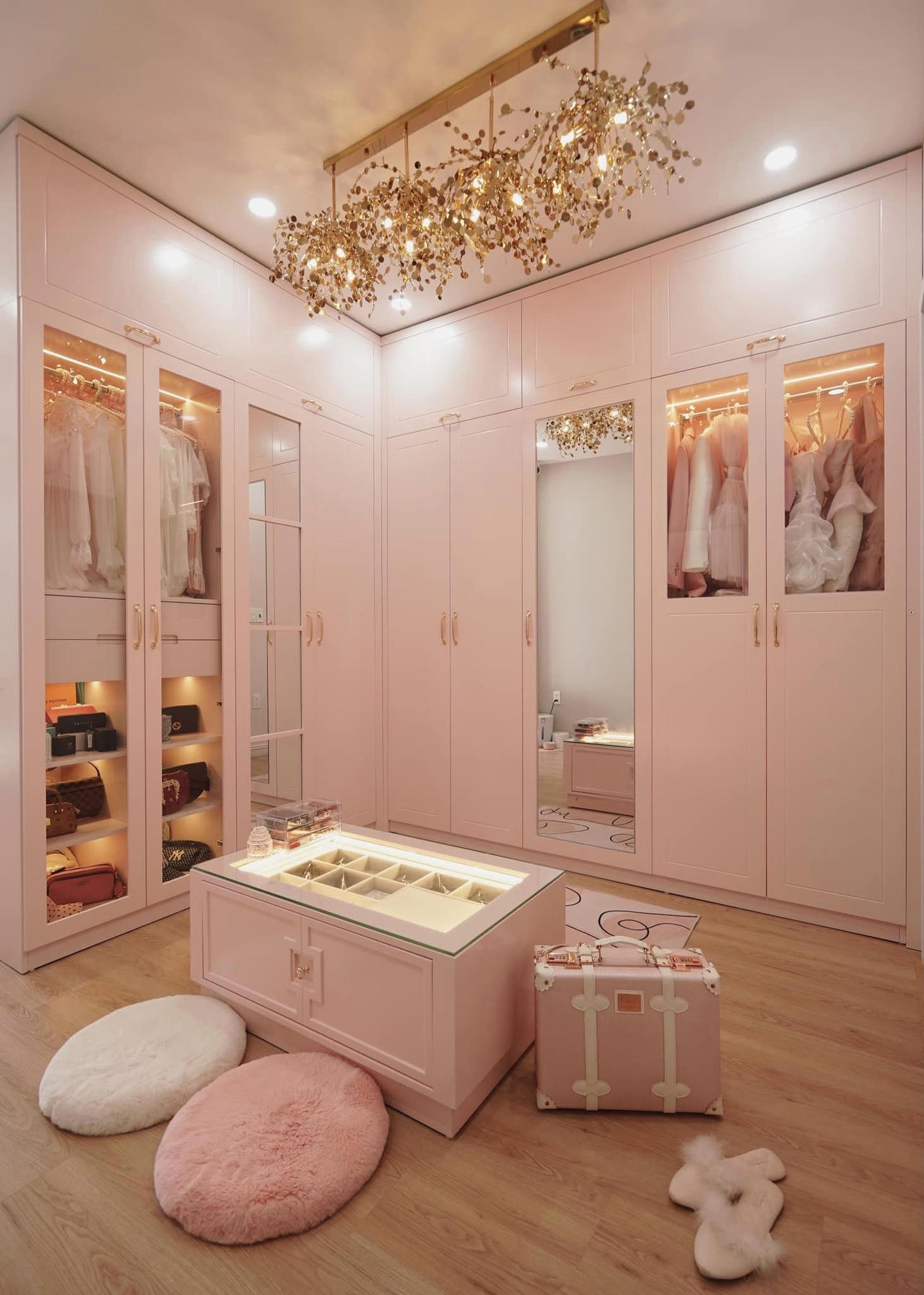 Mê mẩn trước ngôi nhà 5 tầng màu hồng của cô gái Hải Phòng