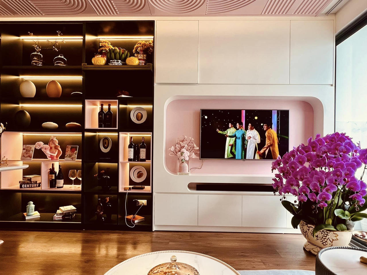 Giữ “lửa tình yêu”, chồng chi 700 triệu tặng vợ ngôi nhà đẹp như phim Hàn