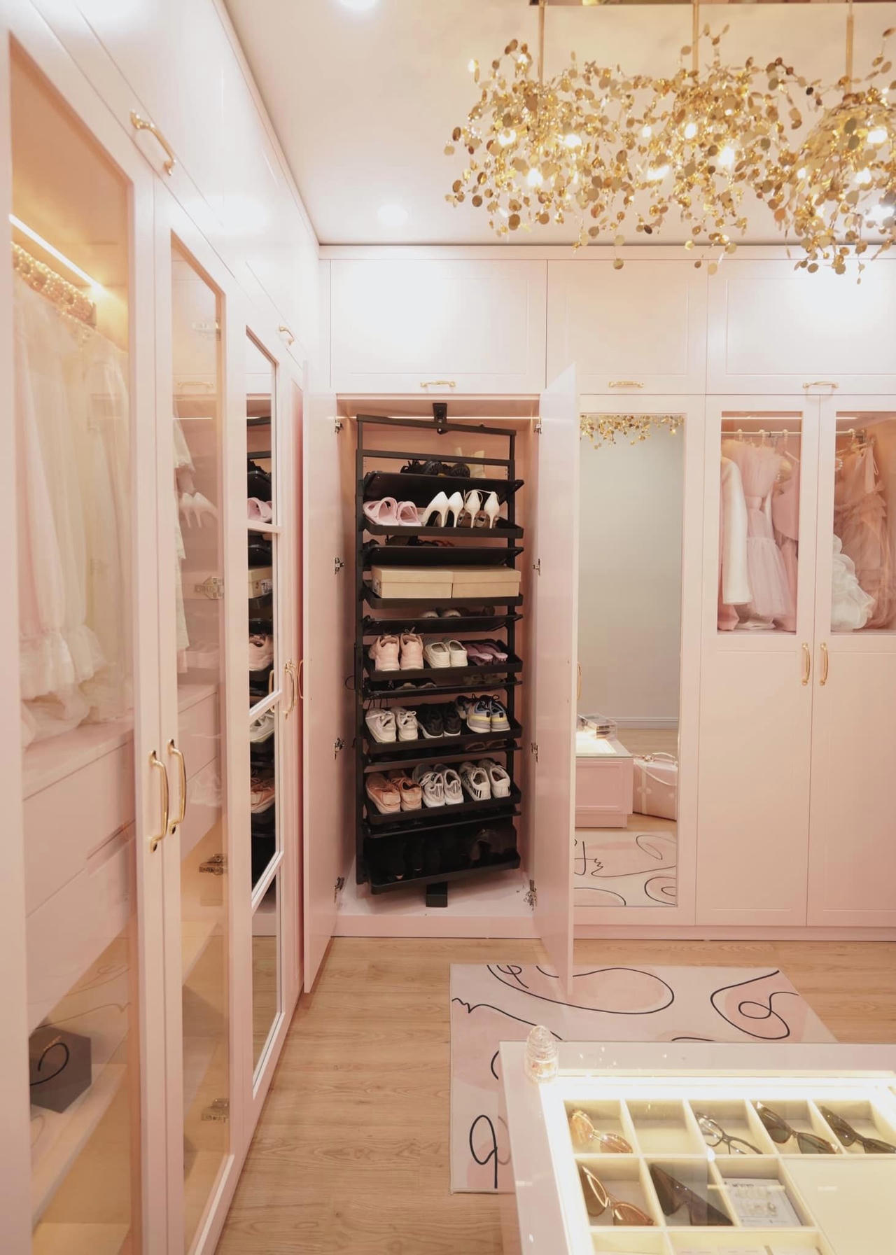 Mê mẩn trước ngôi nhà 5 tầng màu hồng của cô gái Hải Phòng