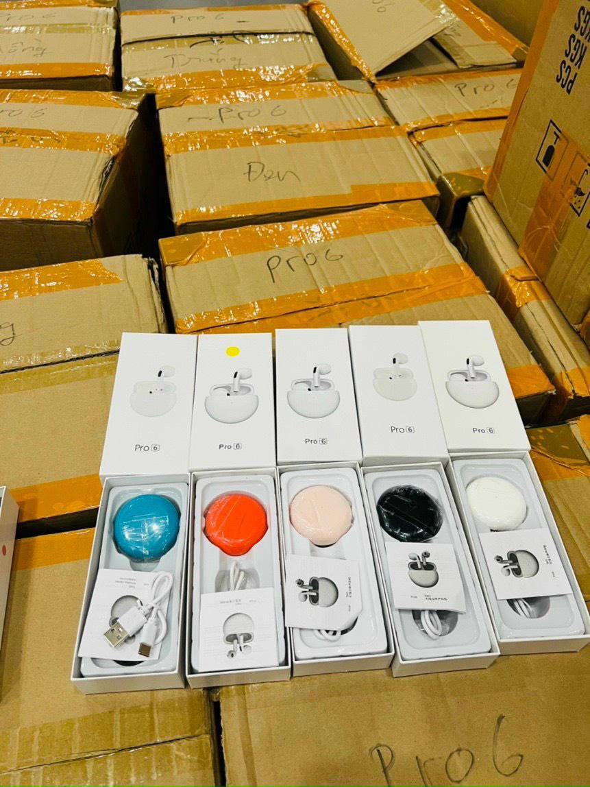 Phát hiện kho hàng gần 100.000 sản phẩm giả mạo nhãn hiệu Samsung, Apple... 