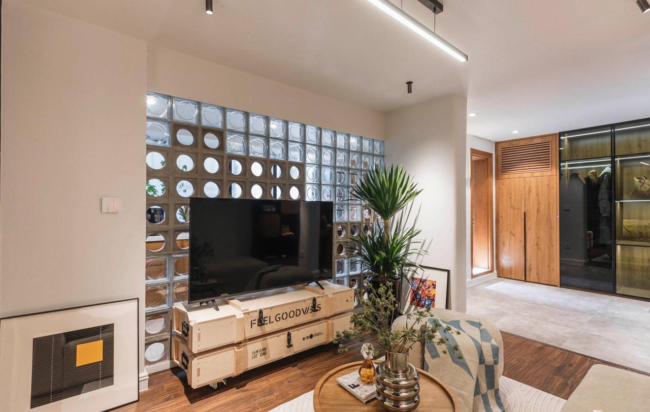 “Lột xác” nhà tập thể thành căn hộ giao thoa hai tính cách đối lập của đôi vợ chồng trẻ