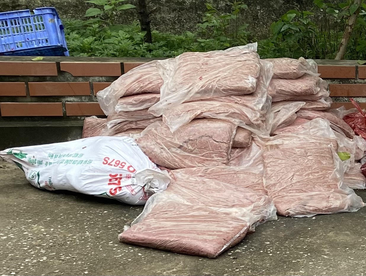 'Chặn đứng' 4 tấn thực phẩm biến màu chuẩn bị 'tuồn' ra thị trường