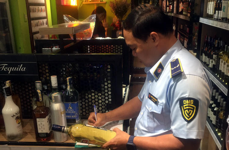 Thu giữ hơn 5.300 sản phẩm giả mạo nhãn hiệu Chanel, Burberry, Louis Vuitton…