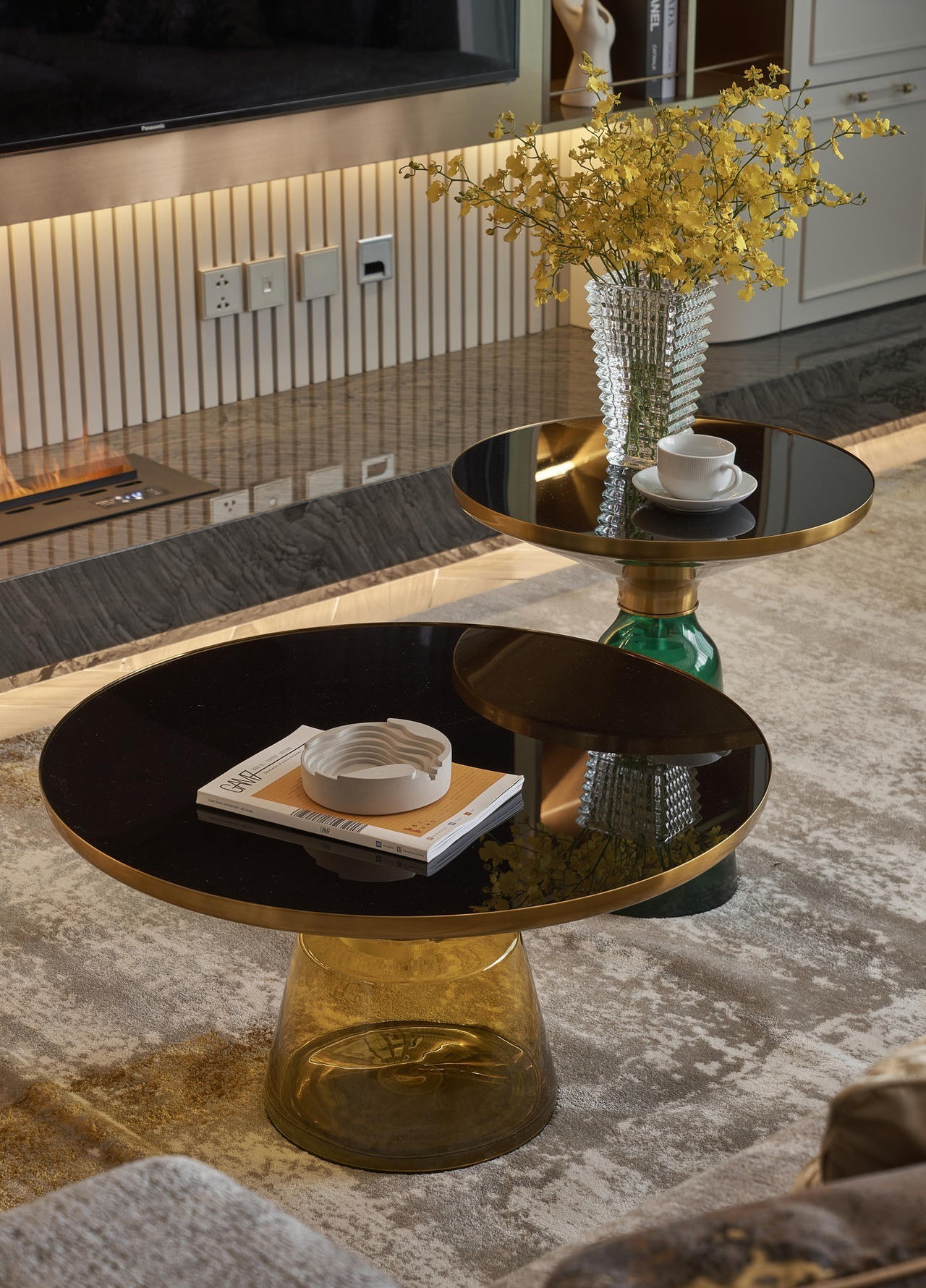 Căn hộ bao trọn view công viên Thống Nhất, thiết kế hiện đại tone chủ đạo ghi xám pha xanh Olive cực huyền bí