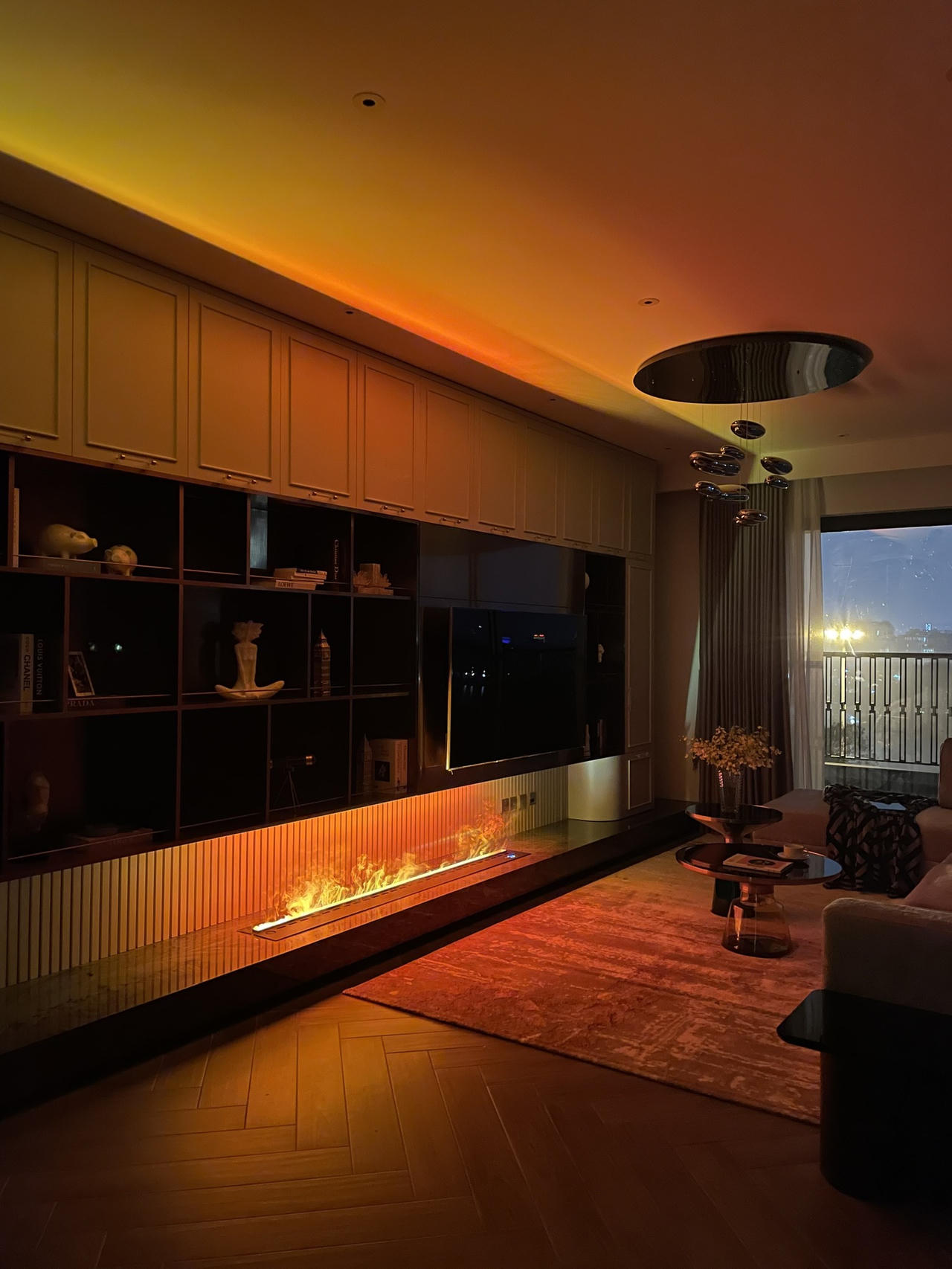 Căn hộ bao trọn view công viên Thống Nhất, thiết kế hiện đại tone chủ đạo ghi xám pha xanh Olive cực huyền bí