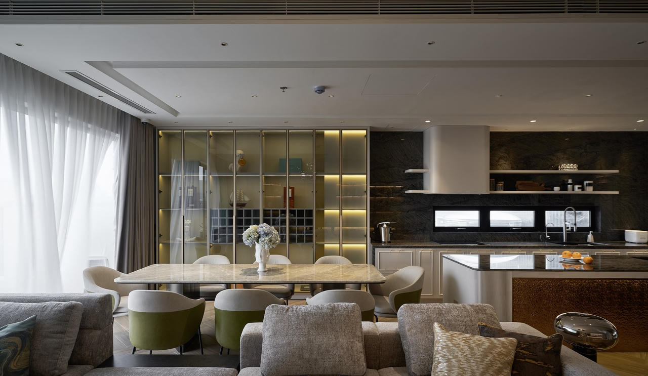 Căn hộ bao trọn view công viên Thống Nhất, thiết kế hiện đại tone chủ đạo ghi xám pha xanh Olive cực huyền bí