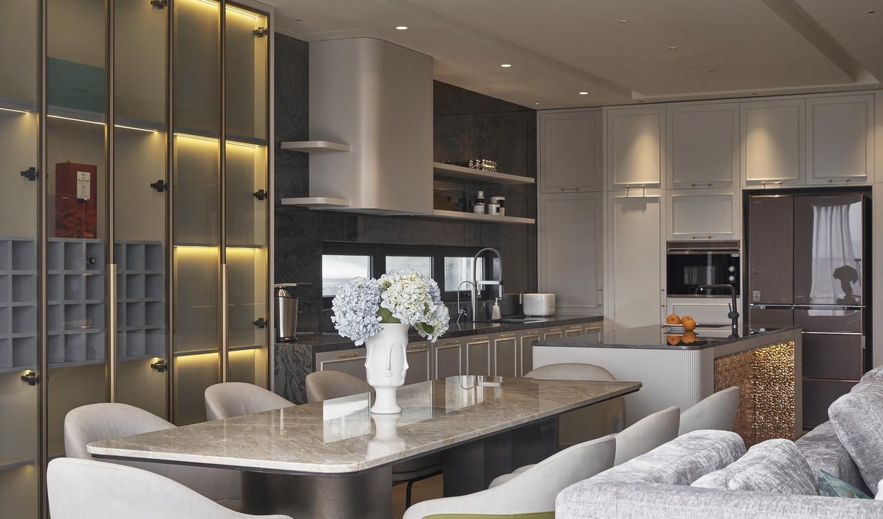 Căn hộ bao trọn view công viên Thống Nhất, thiết kế hiện đại tone chủ đạo ghi xám pha xanh Olive cực huyền bí