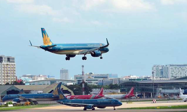 Giá vé máy bay tăng nóng từng ngày dịp 30/4-01/5, nhiều đường bay hết chỗ