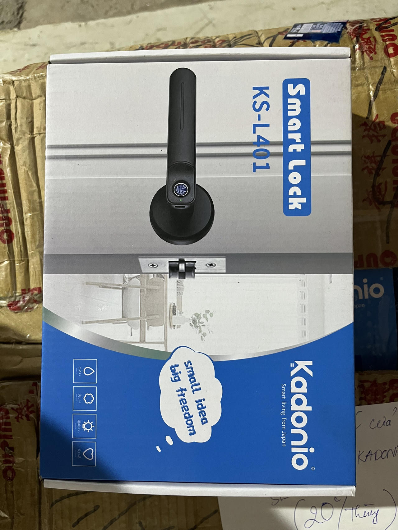 Phát hiện kho hàng 'khủng' chứa hàng nghìn điện thoại, máy tính bảng… nghi nhập lậu