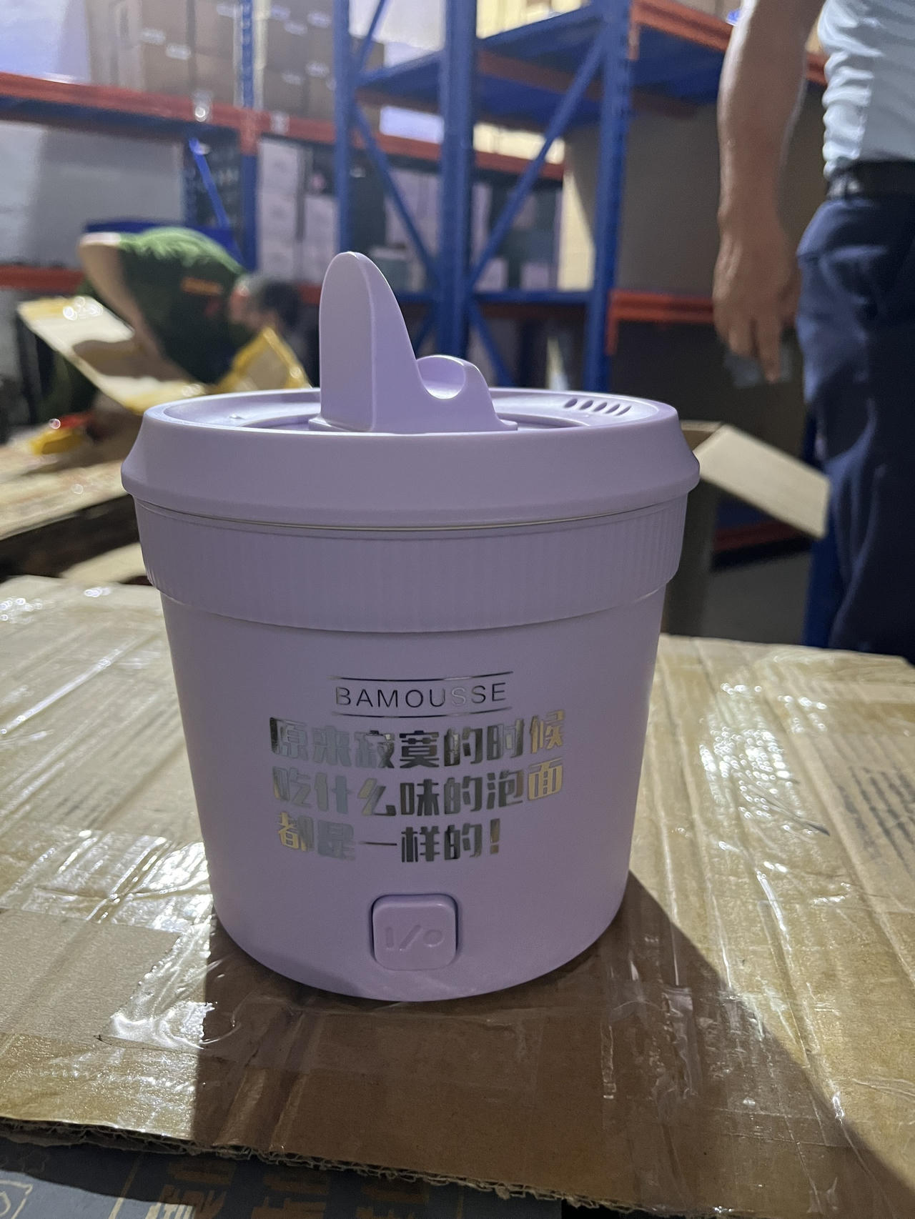 Phát hiện kho hàng 'khủng' chứa hàng nghìn điện thoại, máy tính bảng… nghi nhập lậu