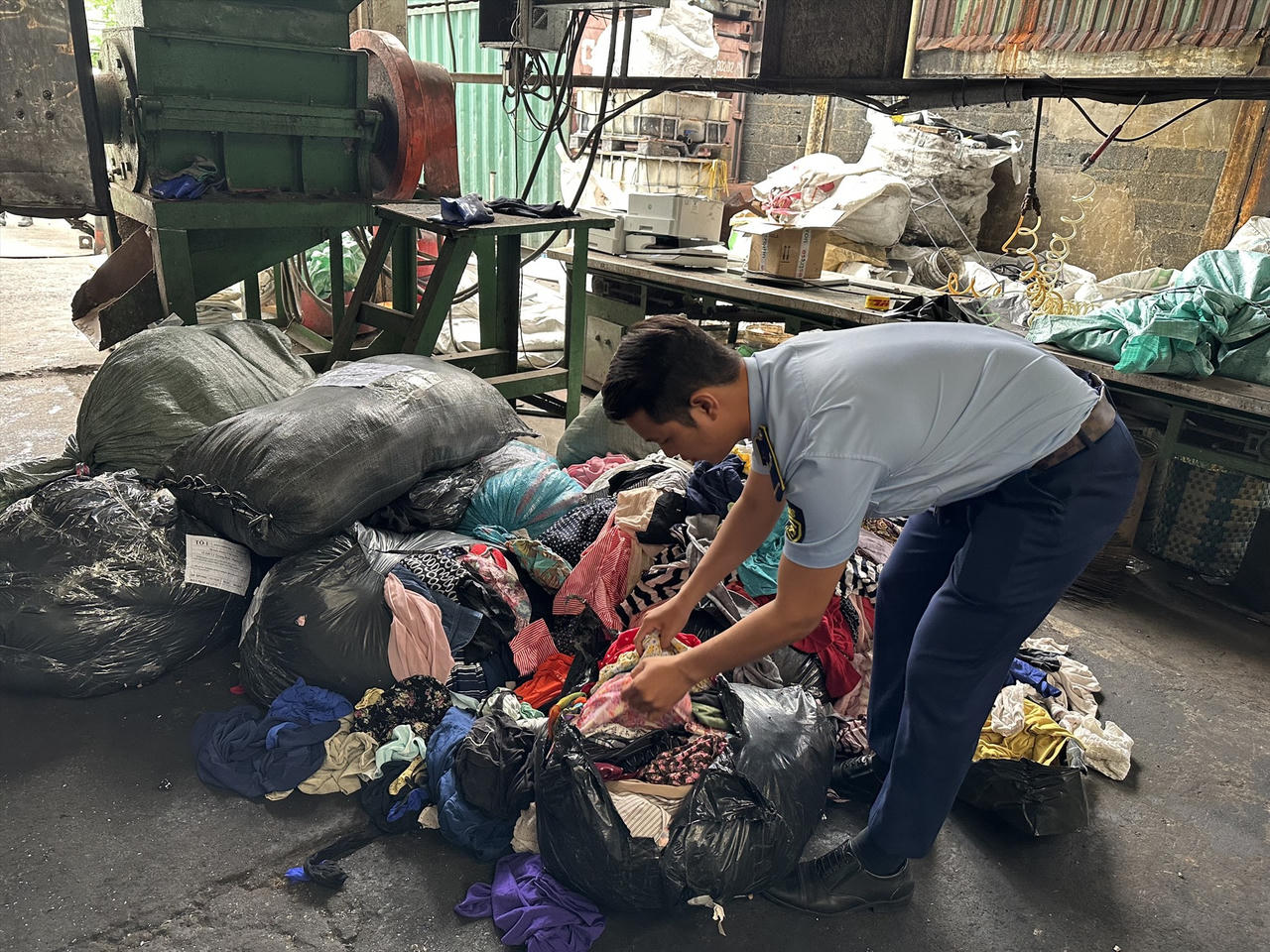 Tiêu hủy gần 19.000 sản phẩm không đảm bảo chất lượng tại TP HCM