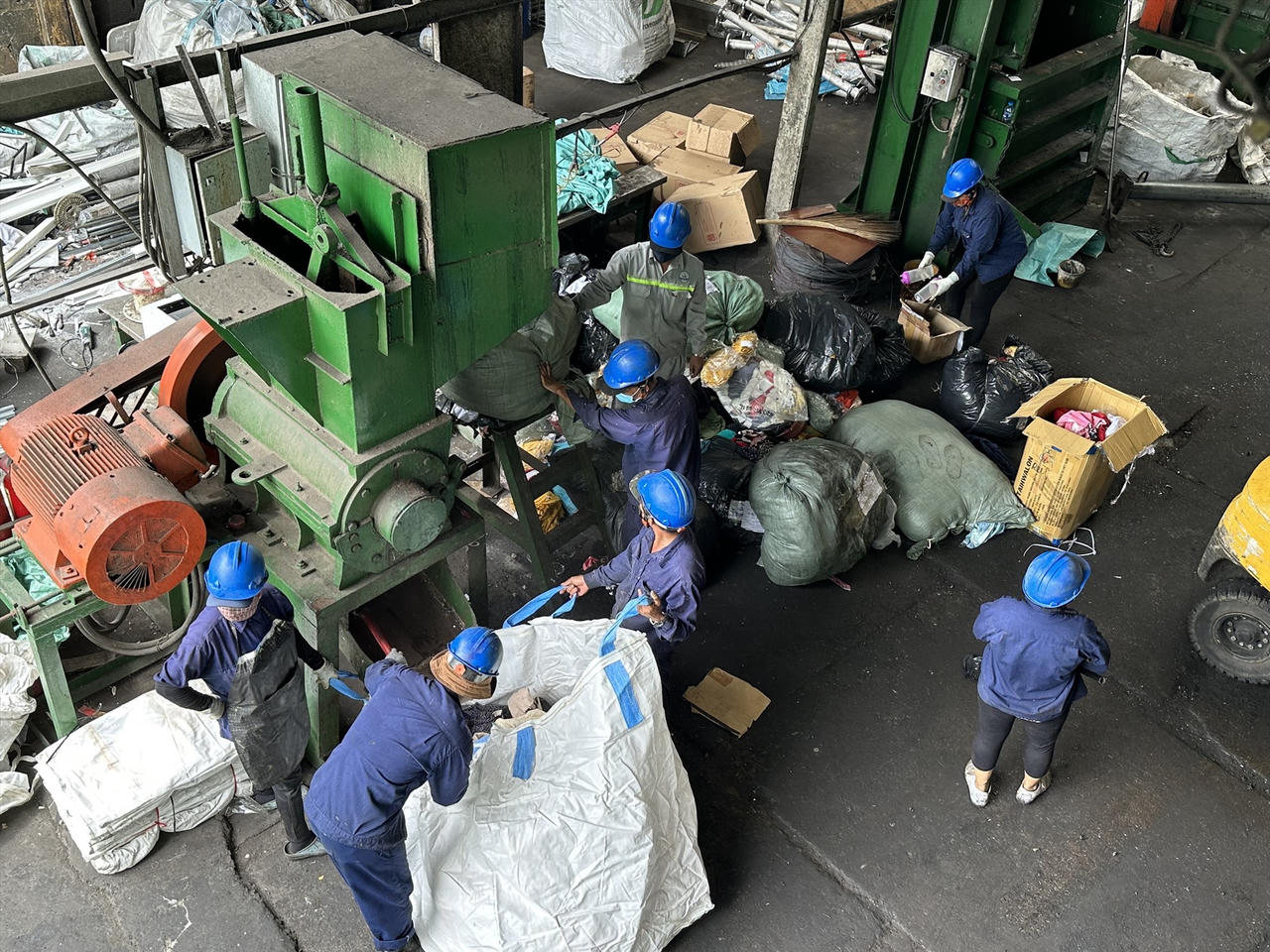 Tiêu hủy gần 19.000 sản phẩm không đảm bảo chất lượng tại TP HCM