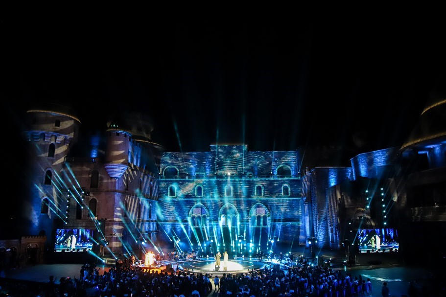 Show Hồ Ngọc Hà gây ấn tượng với sân khấu 3D mapping tại Bà Nà 