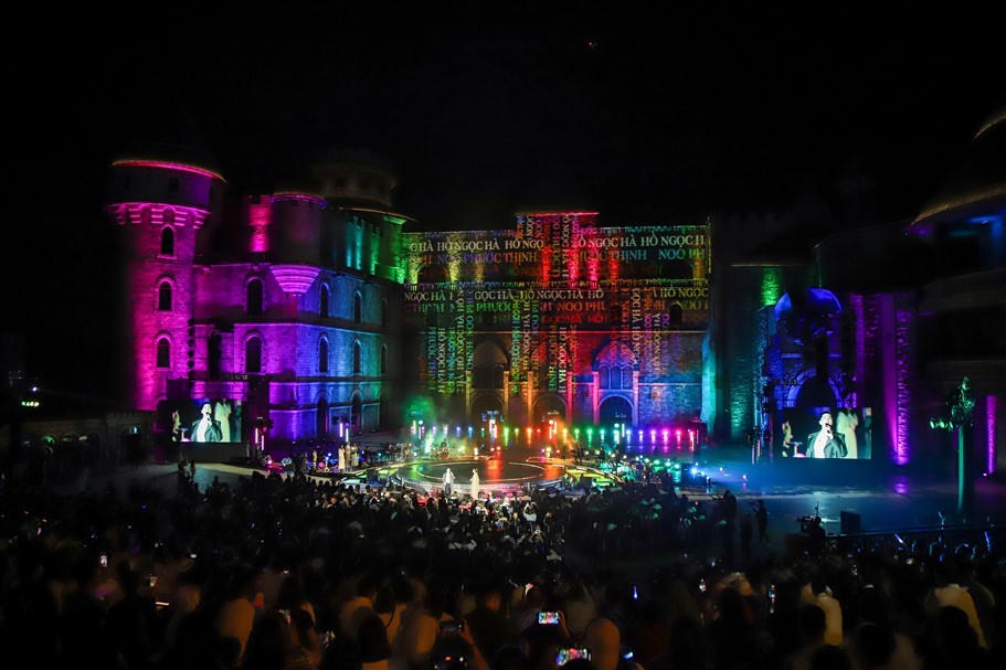 Show Hồ Ngọc Hà gây ấn tượng với sân khấu 3D mapping tại Bà Nà 