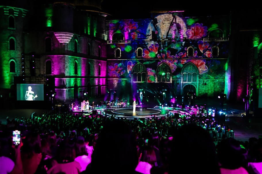 Show Hồ Ngọc Hà gây ấn tượng với sân khấu 3D mapping tại Bà Nà 