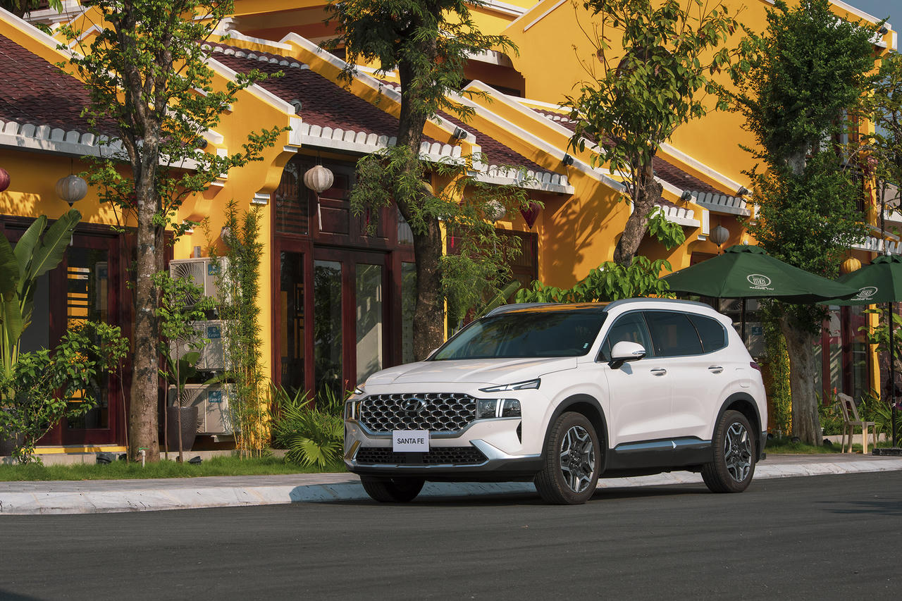 Hyundai Santa Fe Hybrid chính thức ra mắt tại Việt Nam với giá 1,45 tỷ đồng