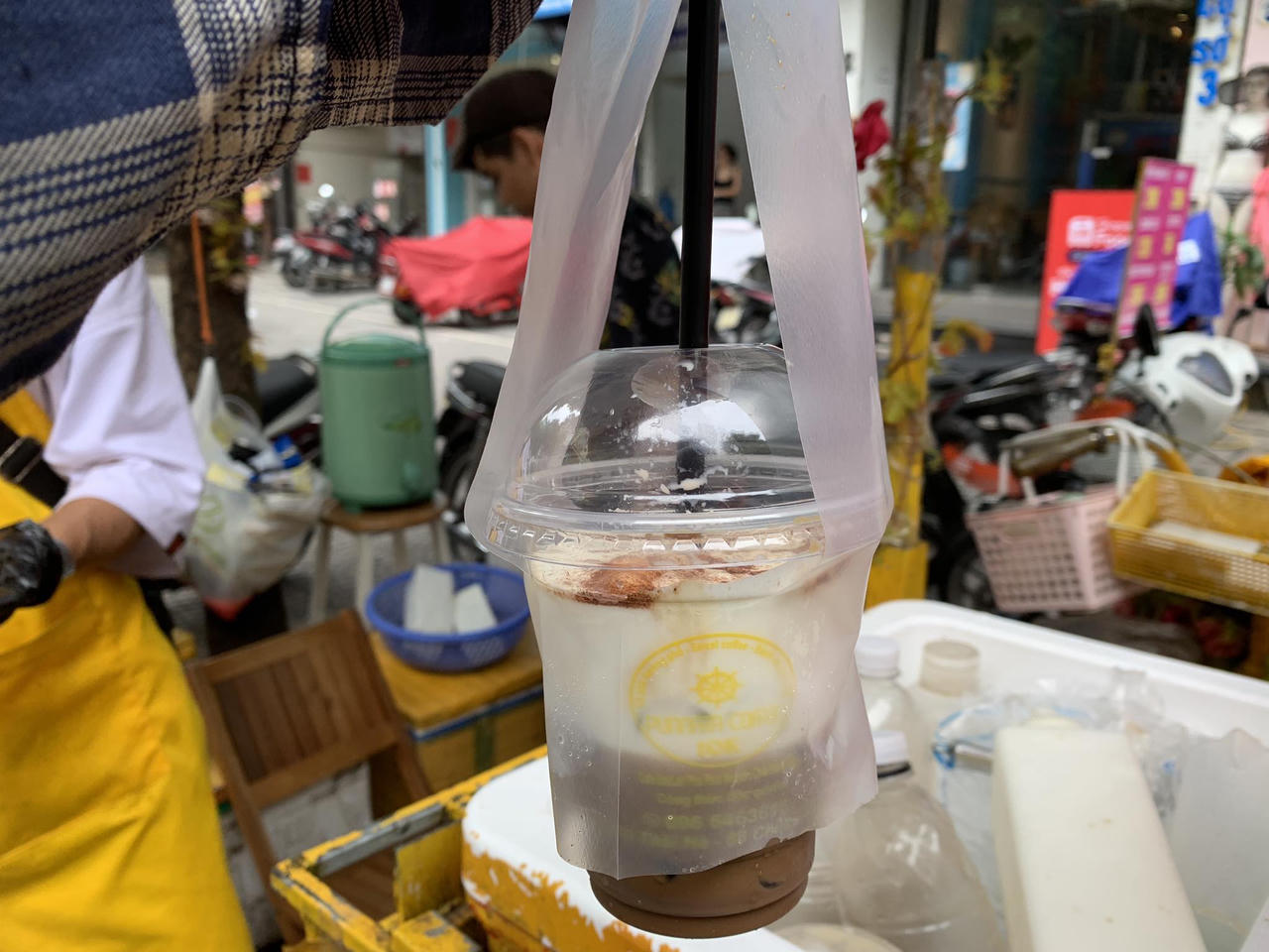 Cà phê muối 'hút khách' ở Hà Nội